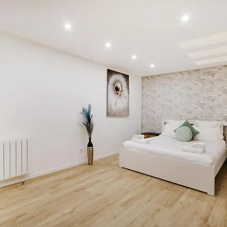 Pick A Flat's In La Chapelle - Impasse Du Cure